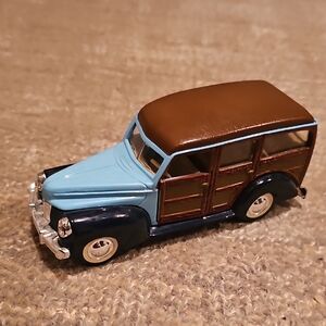Vintage - Superior 1940 Ford Woody Wagon diecast model car.